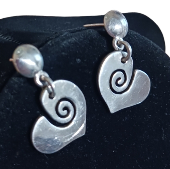 Vintage 950 SILVER Hand Forged Openwork Swirl Heart Dangle Earrings - Picture 2 of 9
